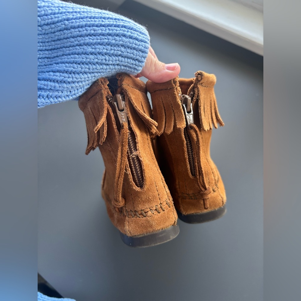 Vintage Inspired Minnetonka Back Zip Hardsole Boot- 7 - Picture 4 of 9